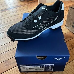 Mens 7.5 baseball cleats. Never worn, brand new out of the box.